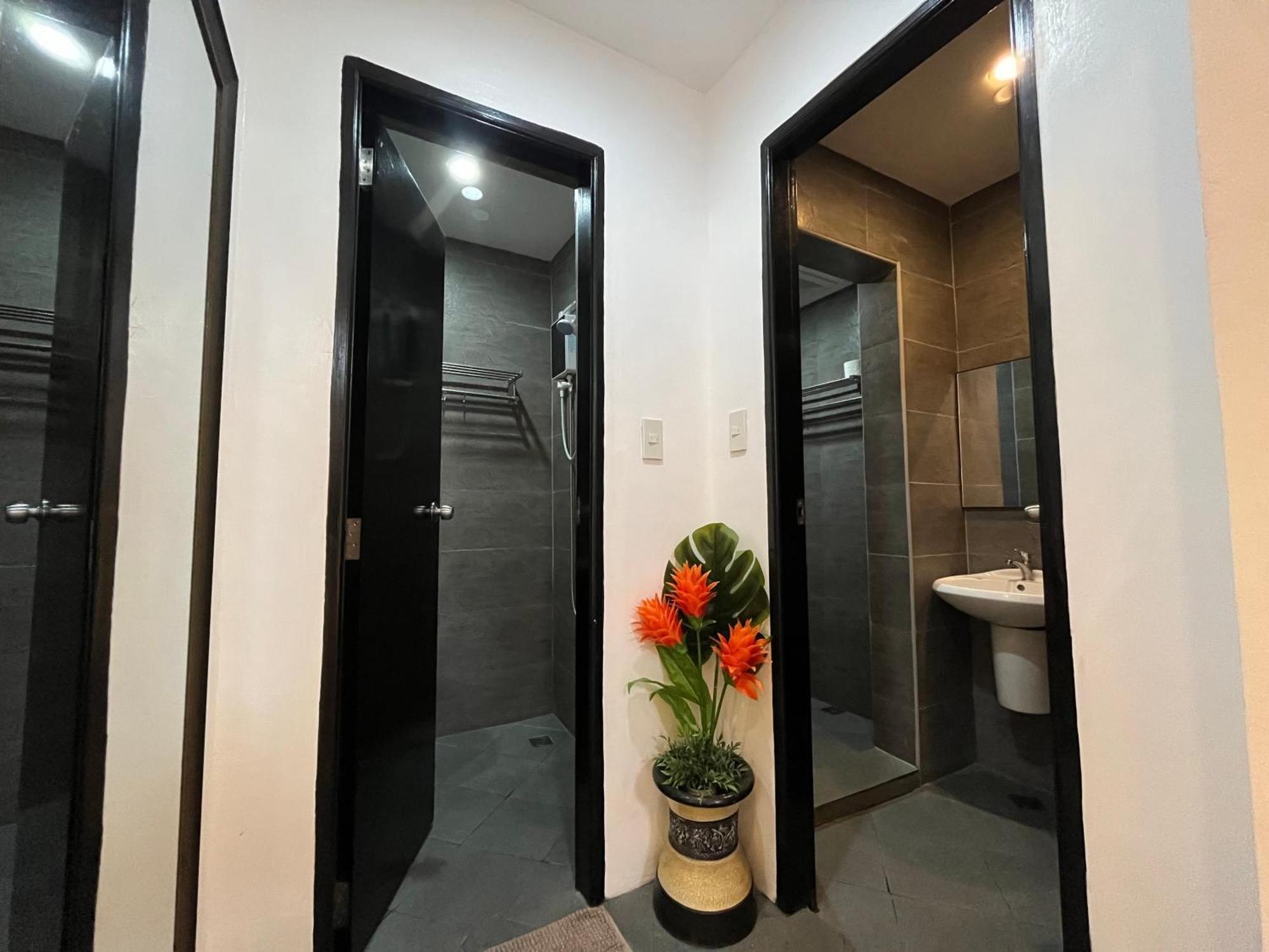 Rangya Hotel Tagaytay City Екстер'єр фото